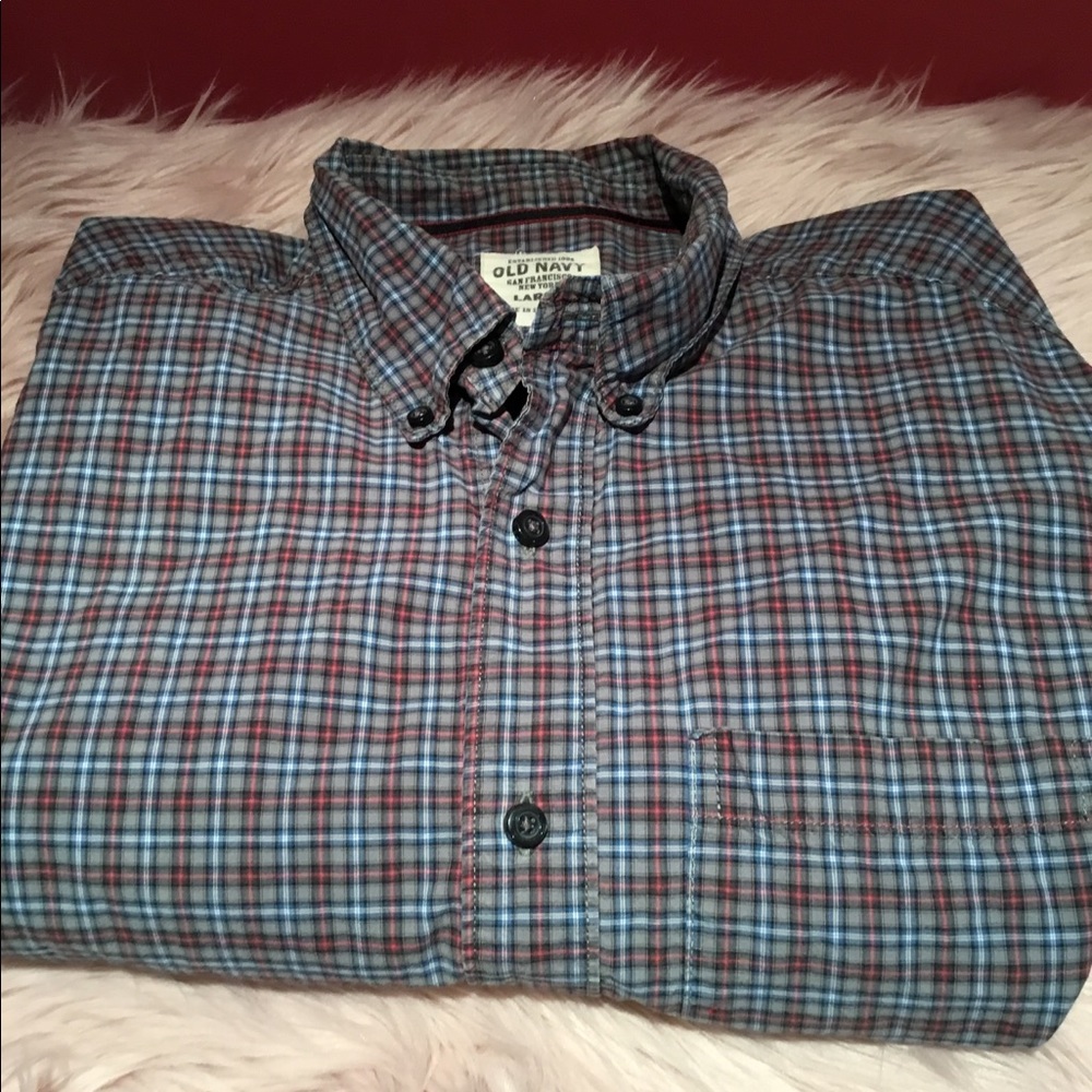 Men’s traditional long sleeve button down shirt